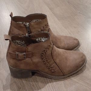 Billabong Brown Ankle Suede Leather Heel Booties